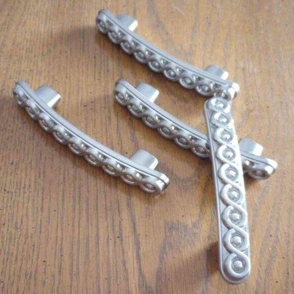 Retro Silver Drawer Pulls With Screws - Set of 4 - Picture 1 of 2